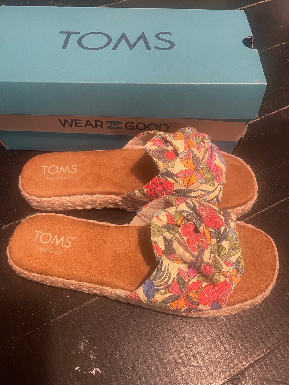TOMS NWT Abby Slide Floral Knot Sandals in Multicolor and Tan